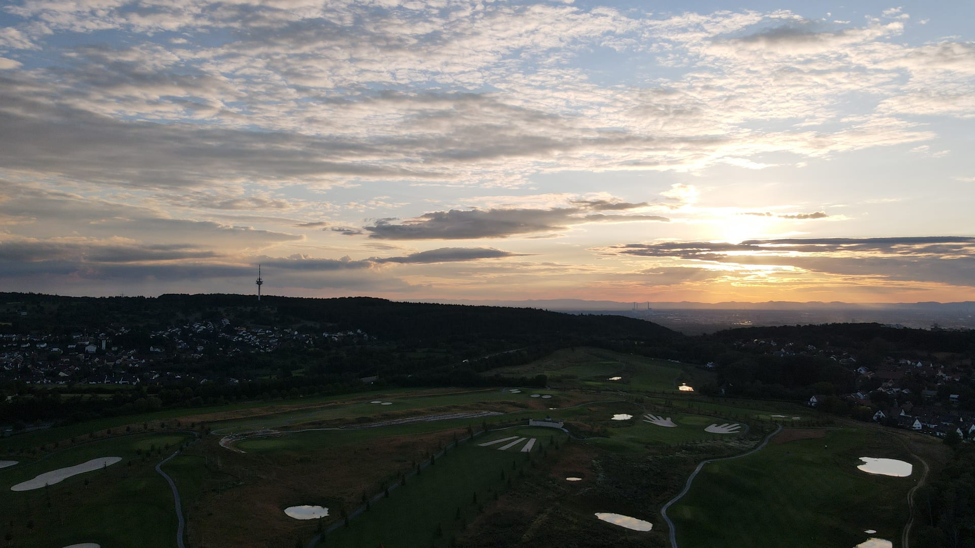 Panorama des Golfparks am Abend